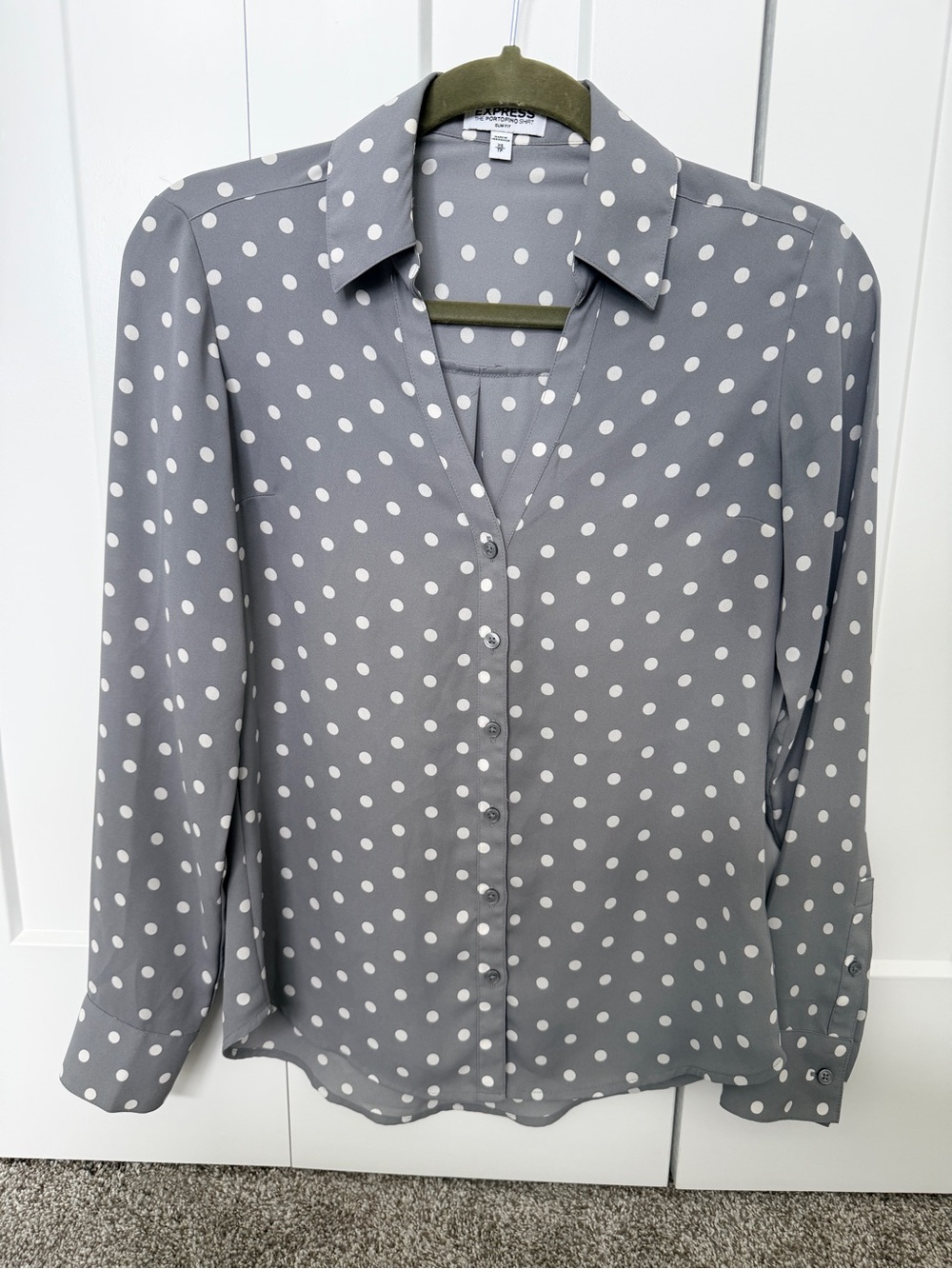 Express Portofino Slim Fit Gray and White Polka Dot Button-Down Blouse